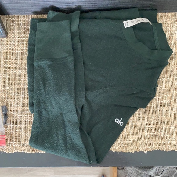 ALO Yoga Tops - ALO glimpse sweatshirt